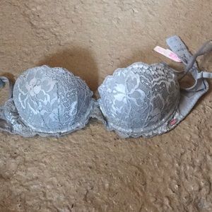 Victoria’s Secret pink bra 32a